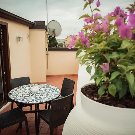 La Terrazza Dei Gemelli - Casa Vacanze Venosa Exterior foto
